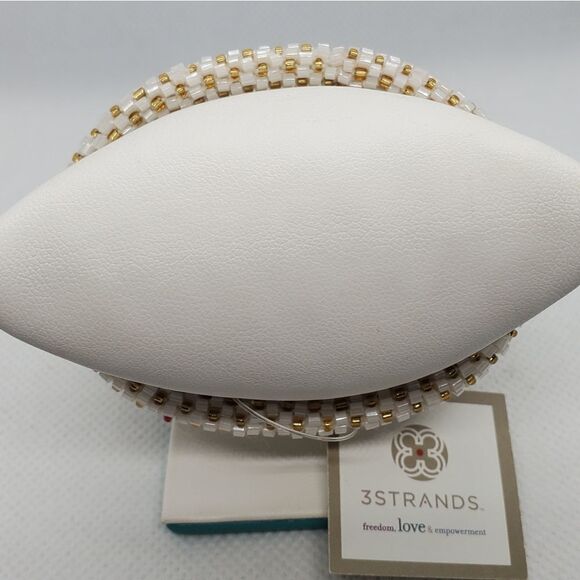 NWT 3 Strands White & Gold Colored Beaded Bracelet - Picture 4 of 5